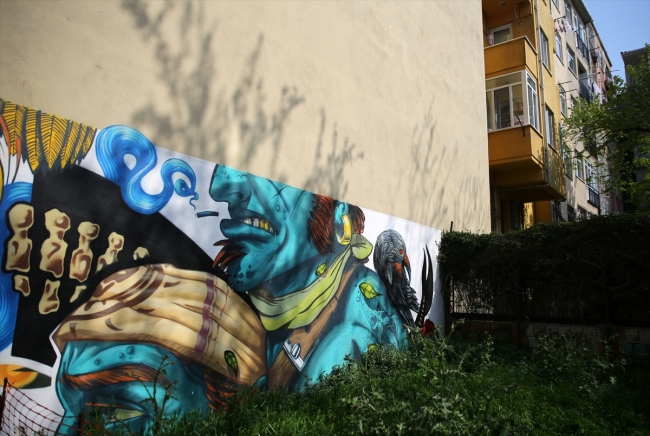 İstanbul'un sokaklarını "Sailor Bedae" renklendiriyor