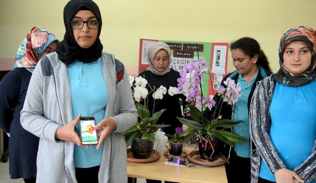Kütahya'da lise öğrencileri cep telefonundan çiçek sulayan sistem geliştirdi