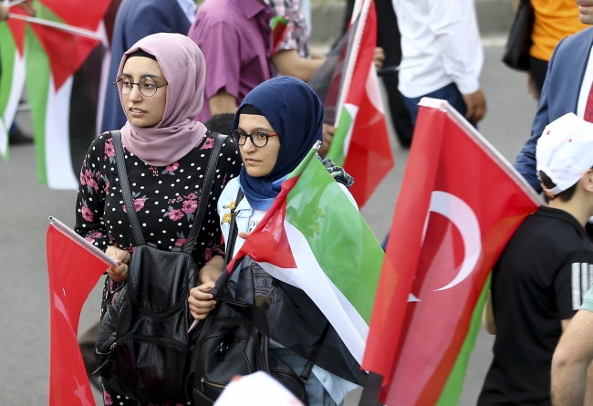 Filistin'e destek için Diyarbakırlılar İstasyon Meydanı'ndaydı