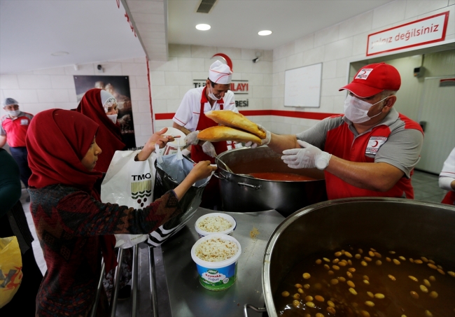 Türk Kızılayı’nın aş ocağı bir asırdır ihtiyaç sahiplerini doyuruyor