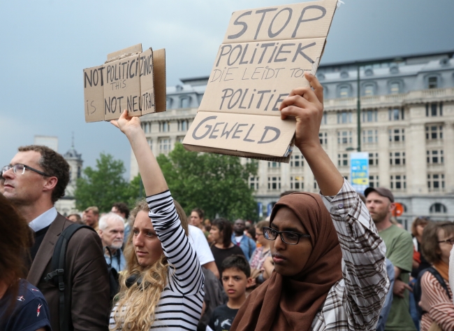 Belçika'da yüzlerce kişi polis şiddetini protesto etti
