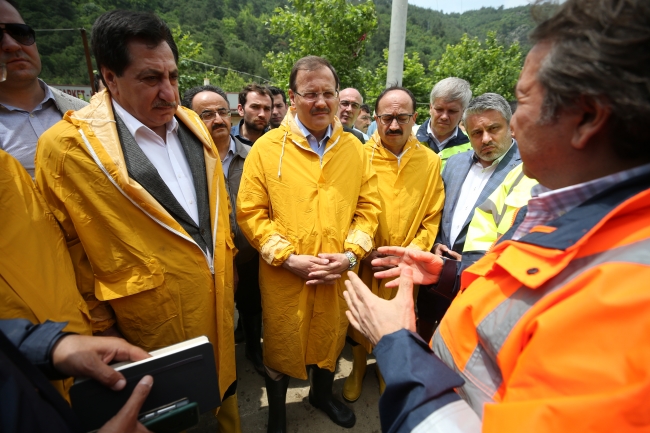 Başbakan Yardımcısı Çavuşoğlu, Bursa'da heyelan bölgesini inceledi
