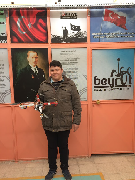 Lise öğrencileri insansız hava aracı üretti