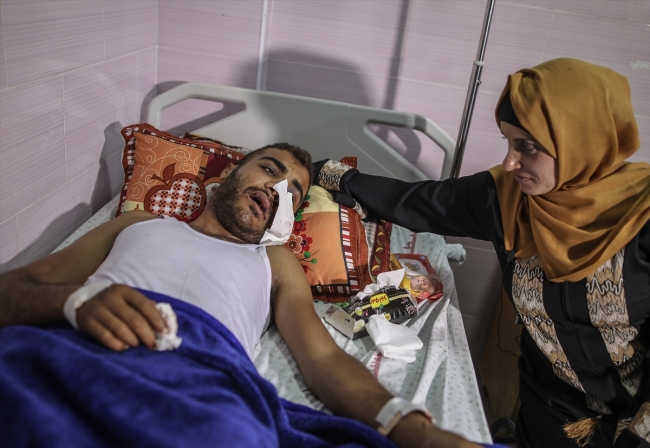 İsrail’in ağzından yaraladığı genç Gazze’den çıkmayı bekliyor