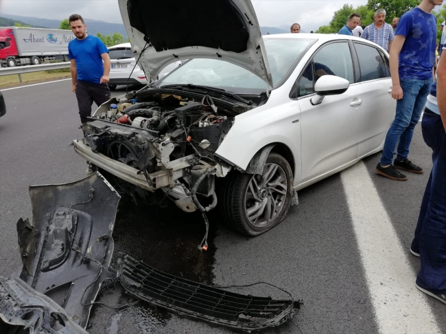 Anadolu Otoyolu'nda trafik kazası: 1 ölü, 8 yaralı