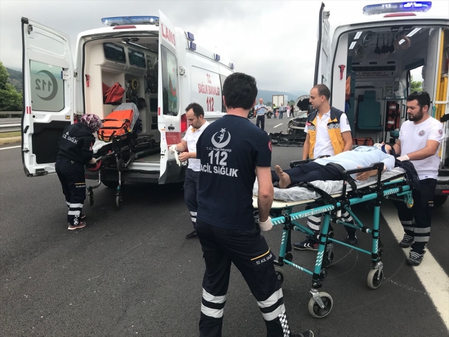 Anadolu Otoyolu'nda trafik kazası: 1 ölü, 8 yaralı