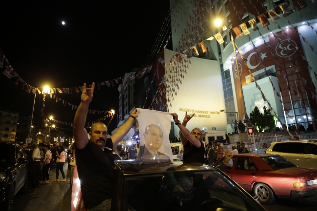 MHP'de kutlamalar başladı