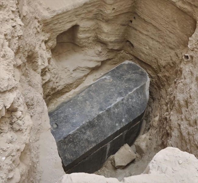 Mısır'da 30 ton ağırlığında tarihi lahit bulundu