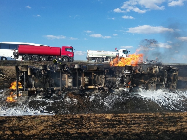 Aksaray'da LPG yüklü tanker şarampole devrildi: 1 ölü
