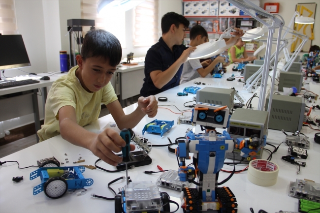 Gaziantep'te geleceğin mühendislerini yetiştiriyorlar