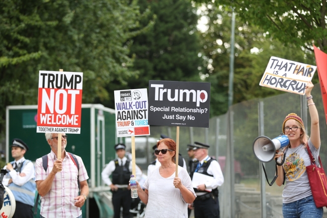 ABD Başkanı Trump Londra'da protestoyla karşılandı
