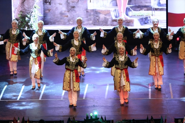 Dansçılar Bursa'dan dünyaya barış mesajı verdi