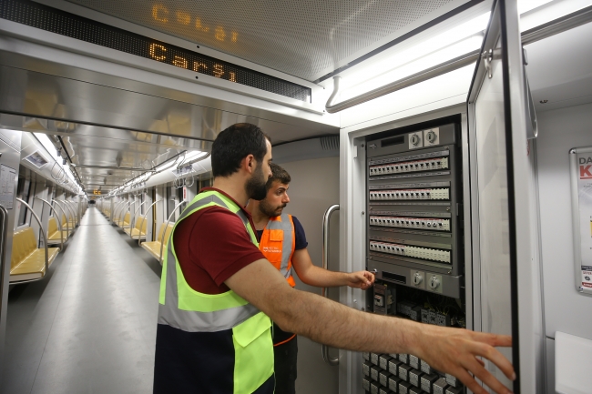 Sürücüsüz metronun ikinci etabında test sürüşleri sürüyor