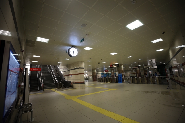 Sürücüsüz metronun ikinci etabında test sürüşleri sürüyor