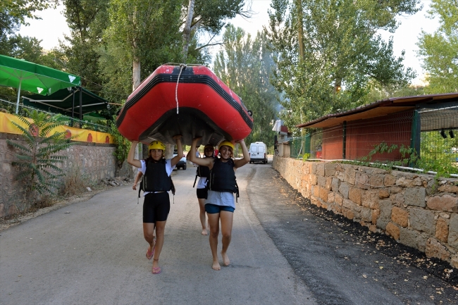 Tuncelili raftingci kızlar Dünya Şampiyonası'na hazırlanıyor