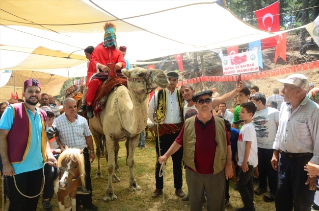 Antalya'da 600 yıllık düğün alayı geleneği sergilendi