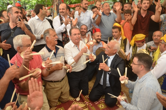 Antalya'da 600 yıllık düğün alayı geleneği sergilendi