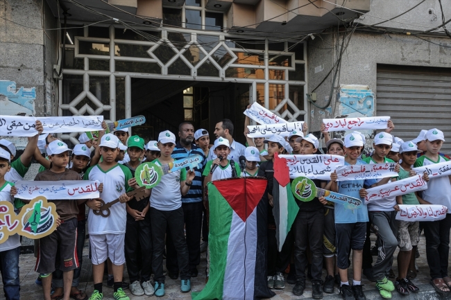 Gazzeli çocuklardan İsrail karşıtı gösteri