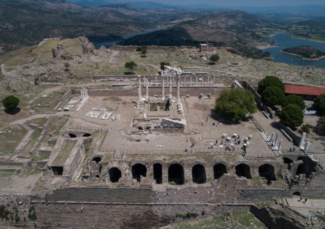 Pergamon Amfi Tiyatro gün yüzüne çıkarılacak