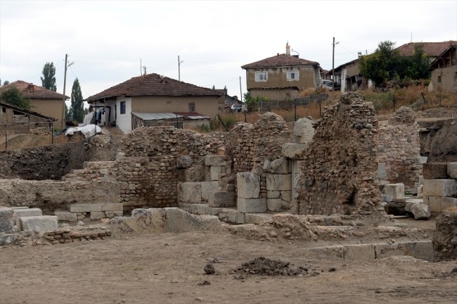 Sebastapolis Antik Kenti'nin hamam bölümü gün yüzüne çıkarıldı