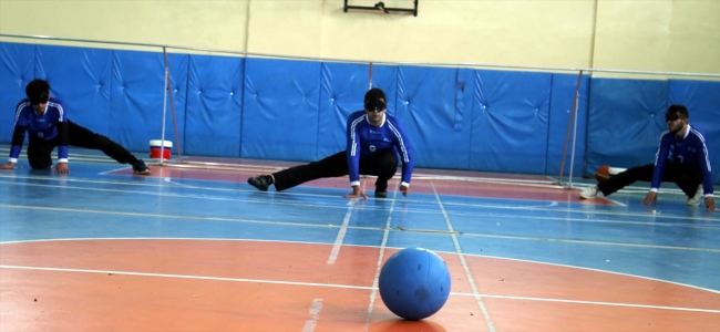 Görme engelli gençler "goalball" ile sosyalleşiyor