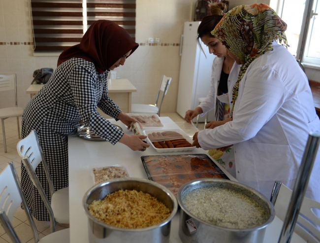 Yaşlı ve engellilerin sıkıntıları "şefkat timi"yle hafifliyor