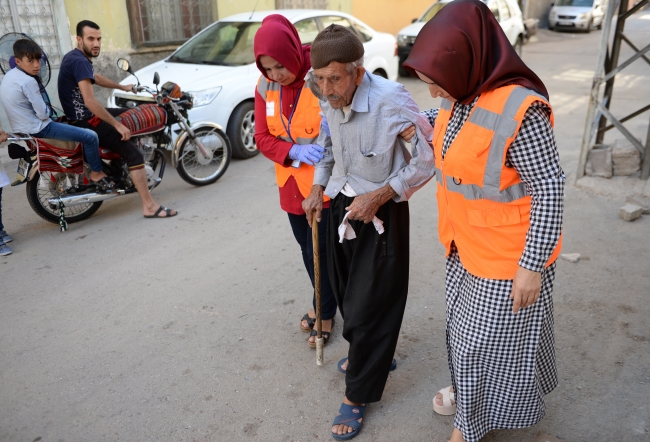 Yaşlı ve engellilerin sıkıntıları "şefkat timi"yle hafifliyor