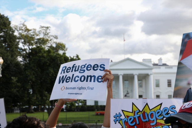 Beyaz Saray önünde Trump'ın mülteci azaltma kararına tepki