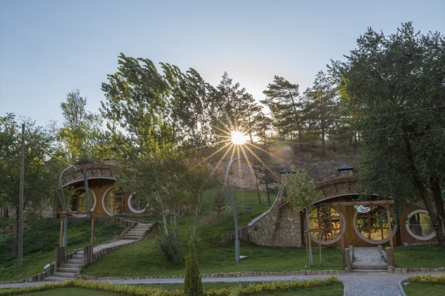 Sivas'ın doğayla iç içe Hobbit evleri yurt dışından da ilgi görüyor