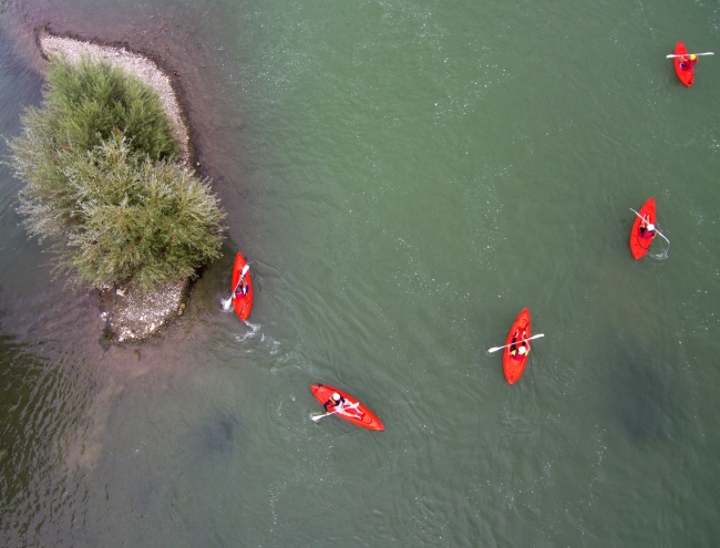Muş'ta öğrencilerin rafting ve kano heyecanı