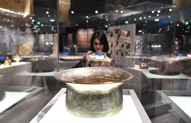 "İslam Sanat Eserleri" Paris Louvre Müzesi'nde sergileniyor