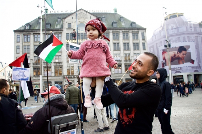 Hollanda'da Filistin gösterisinde İsrail taraftarından provokasyon