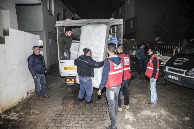 Türk Kızılayından Reyhanlı'daki sel mağdurlarına yardım