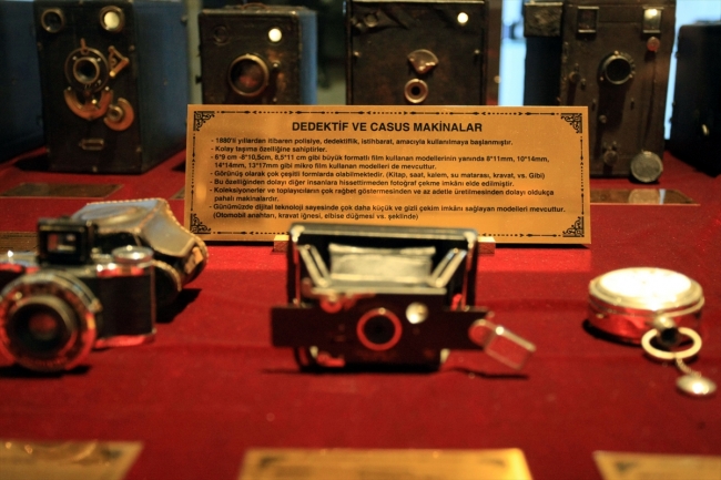 "Casus fotoğraf makineleri" müzede sergileniyor