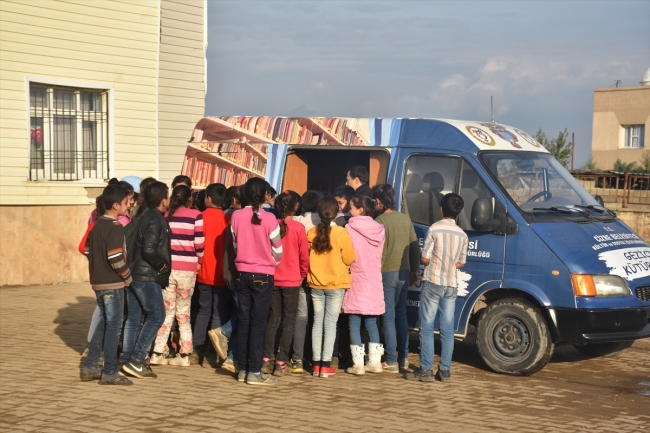 Kütüphane köy çocuklarının ayağına gidiyor