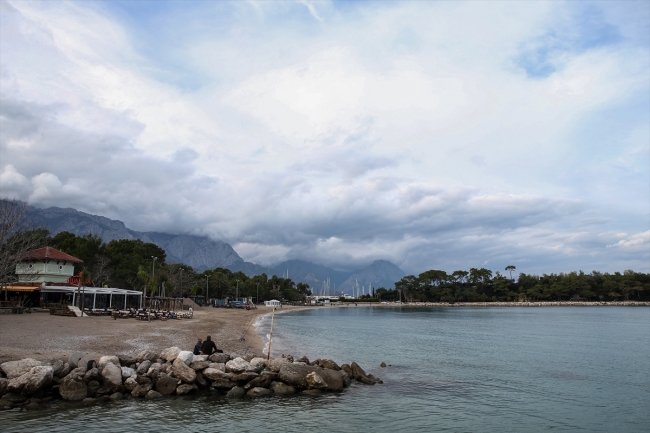 Antalya'da iki mevsim bir arada "zirvede kayak, sahilde deniz keyfi"