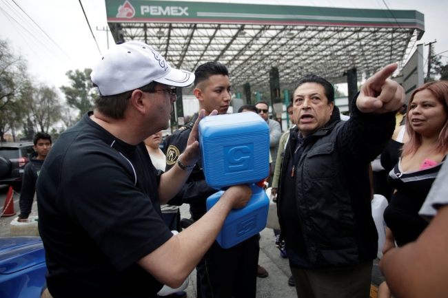 Meksika'da akaryakıt hırsızlığıyla mücadele krize yol açtı