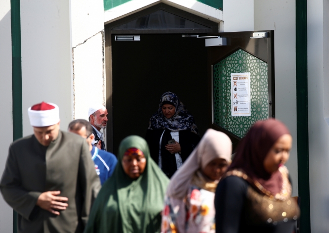 Yeni Zelanda'da terör saldırısına uğrayan camiler ziyarete açıldı
