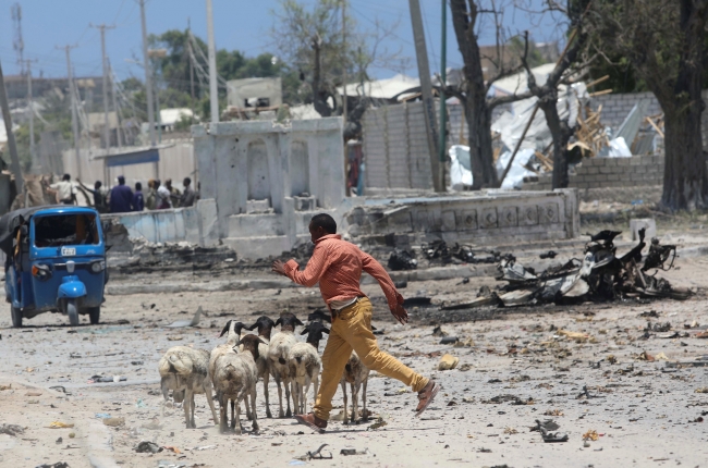 Eş-Şebab Somali'de bakanlık binasına saldırdı: 5 ölü