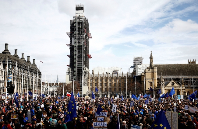 İngiltere'de Brexit karşıtları sokakta