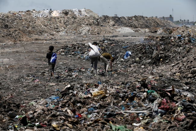 Bağdat'ta yakılan çöpler hastalıklara davetiye çıkarıyor