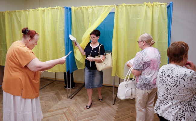 Ukrayna'da halk parlamento seçimleri için sandık başında