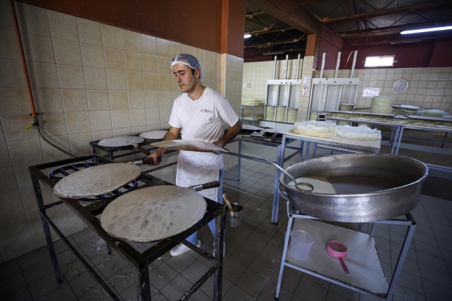 138 yıldır ürettikleri güllaç yurt dışındaki sofraları da süslüyor