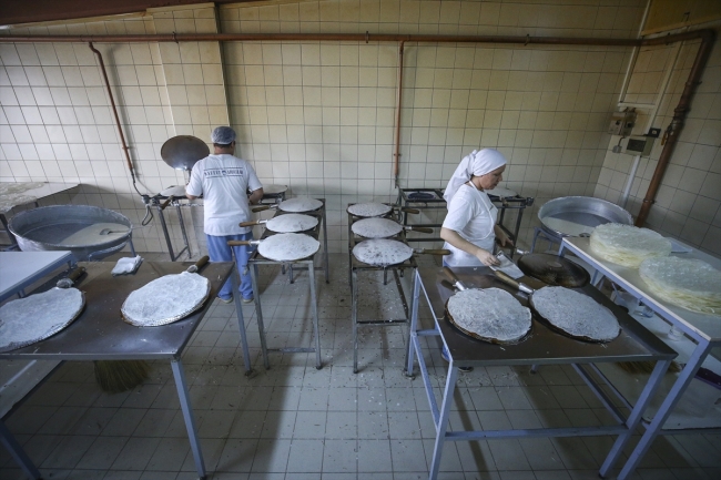 138 yıldır ürettikleri güllaç yurt dışındaki sofraları da süslüyor