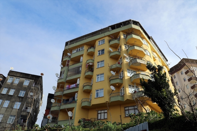 Rize'de tahliye edilen 8 katlı binada inceleme