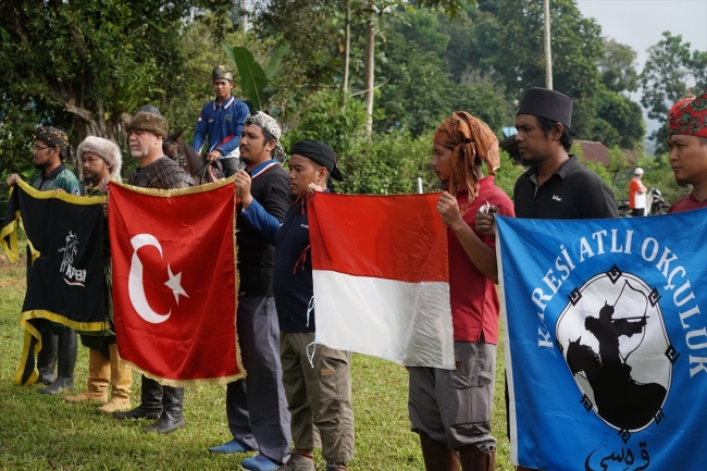 Endonezya'da geleneksel Türk okçuluğuna yoğun ilgi var