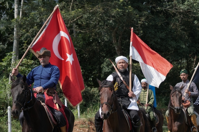 Endonezya'da geleneksel Türk okçuluğuna yoğun ilgi var