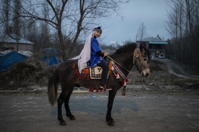Küçük Sude'nin "Bozoğlan" ile dostluğu