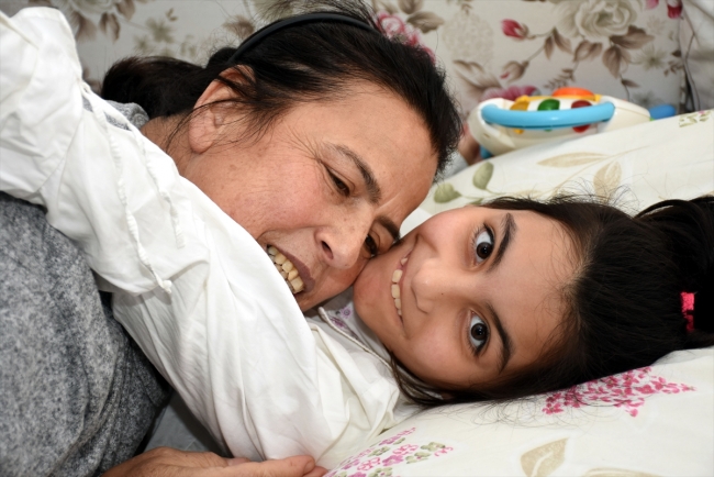 Serebral palsi hastası Gülsiye'nin "süper babaannesi"