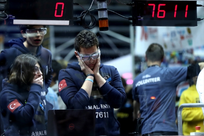 Türk liseleri New York'ta robot yarışmasında boy gösteriyor